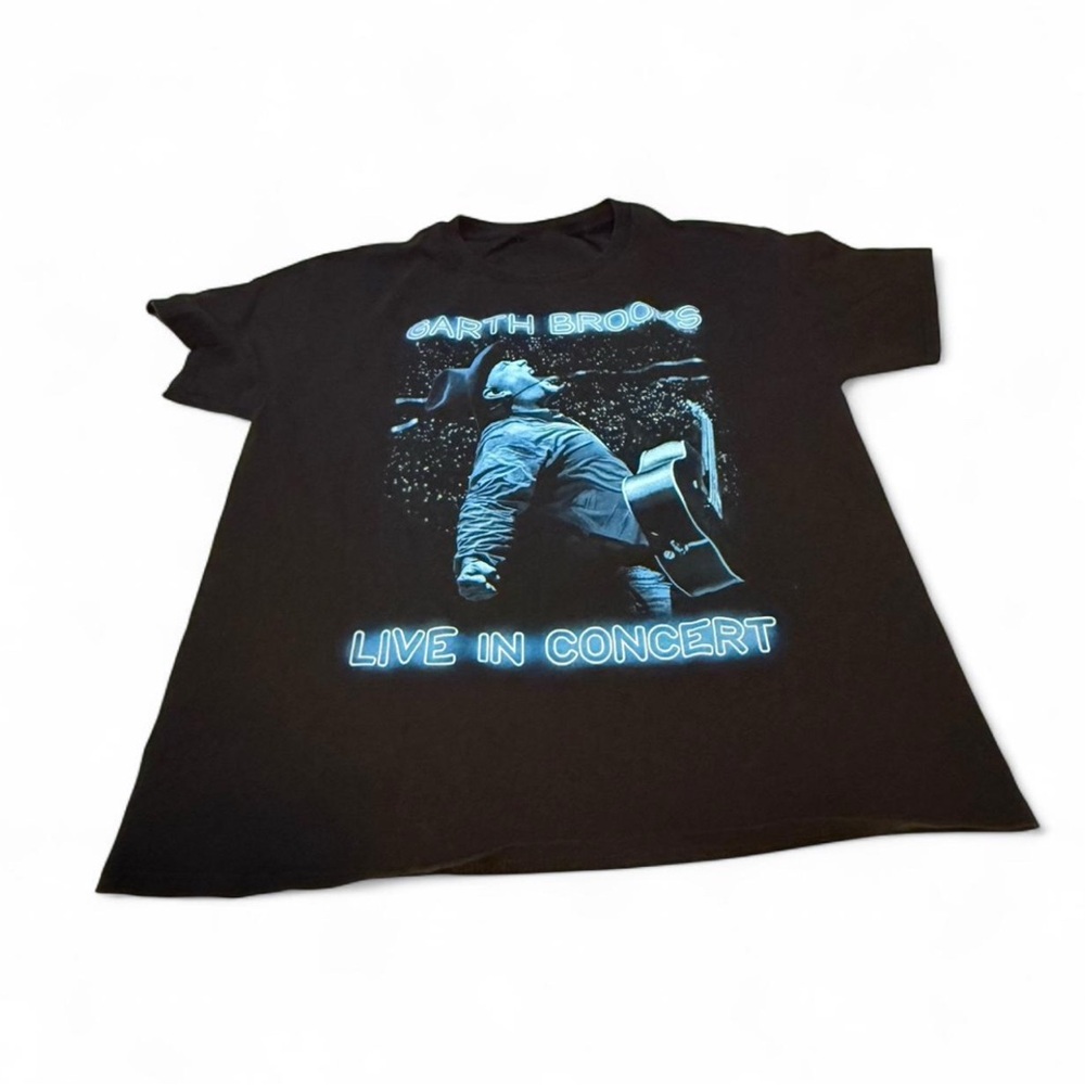 Garth Brooks Black 'Live in Concert' Graphic short sleeve Tee
